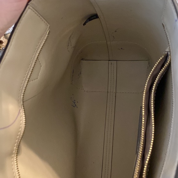 Cream colored Michael Kors purse - Picture 5 of 8